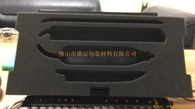 佛山市德辰包裝材料有限公司擁有先進的海綿機械,海綿發泡機,平切機,上膠機,直切機，海綿再生機,等,可以生產各種不同形狀規格的海綿制品和包裝海綿!

