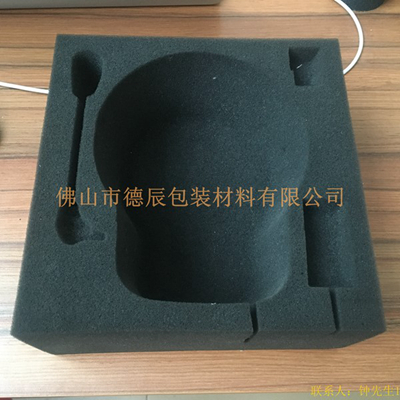 海綿內(nèi)托對(duì)各行各業(yè)產(chǎn)品起到絕緣、密封、防震、防塵、填充、隔音、固定，能夠保護(hù)包裝產(chǎn)品在運(yùn)輸過程中安然無恙，起到保護(hù)產(chǎn)品的一個(gè)作用，同時(shí)可以美化產(chǎn)品，提升產(chǎn)品檔次。